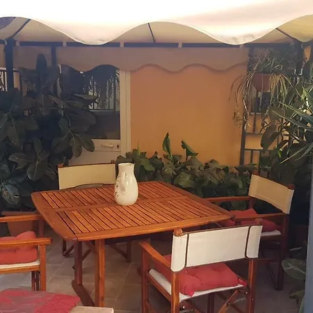 Alojamento de Acomodação e Pequeno-almoço B&B Alassio 3*