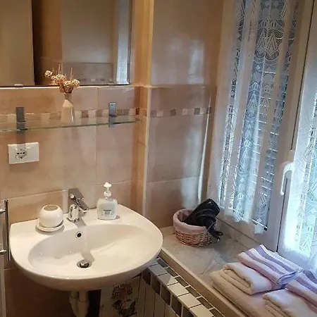 Alojamento de Acomodação e Pequeno-almoço B&B Alassio 3*